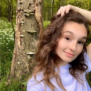 Meet your Posher, Adrienne